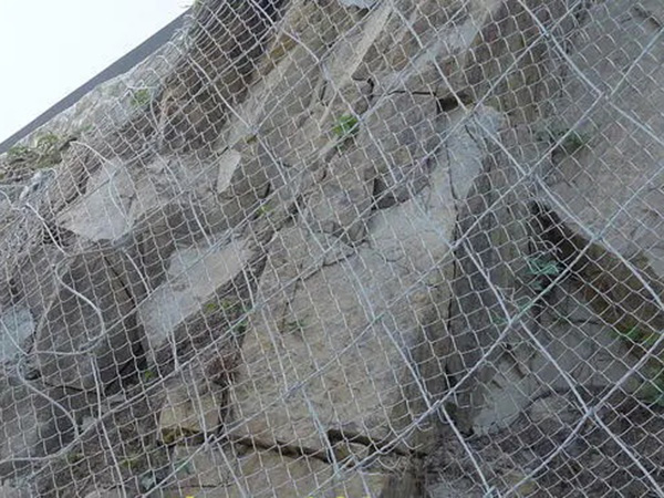 Sistema de protección activa de rocas
